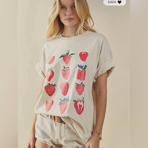Free People: Strawberries Oversized Tee: M/L - Picture 2 of 4